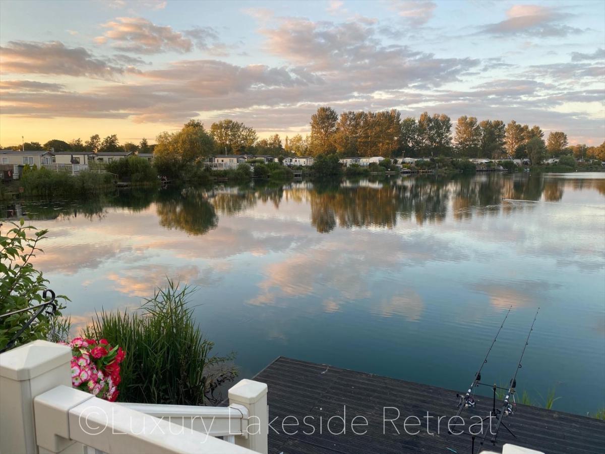 Lakeside Retreat With Hot Tub & Fishing Peg At Tattershall Lakes Country Park Hotell Exteriör bild